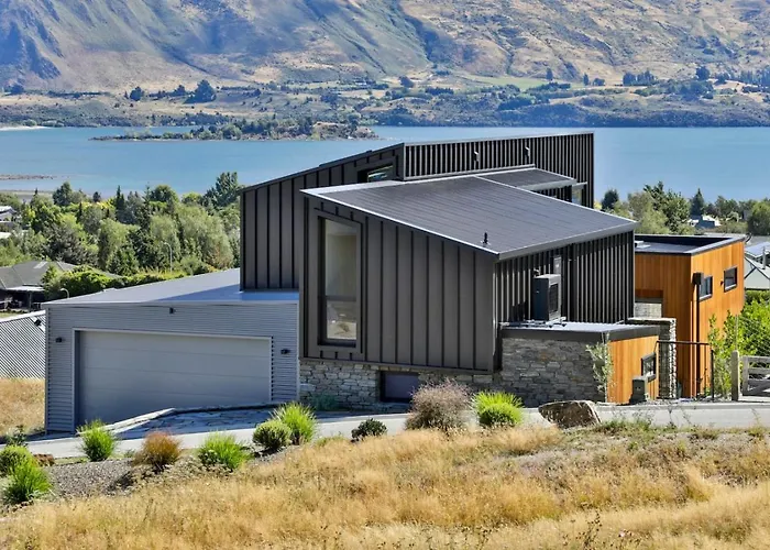 Modern Wanaka Escape With Mezzanine Loft