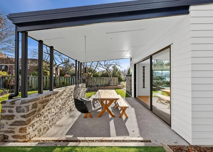 The Wanaka Tree Escape | Lake Views & Prime Location