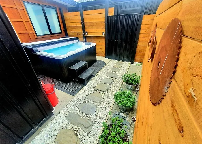 Hawea Heaven: Superking Beds + Hot Tub + Mountain