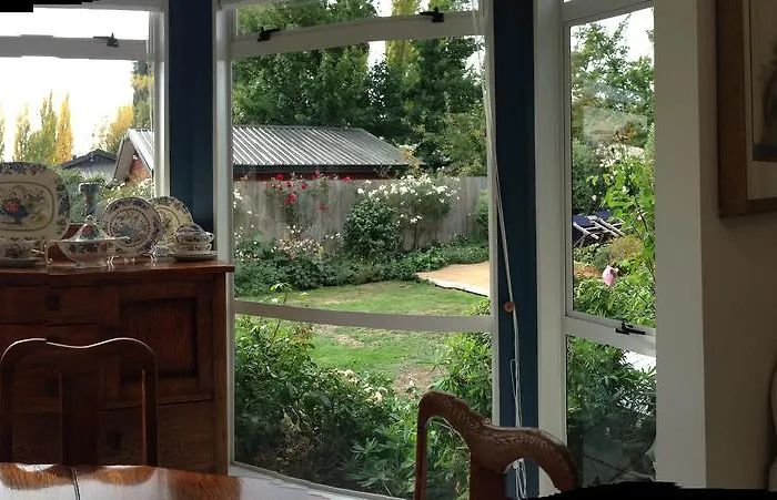 Lagoon Cottage