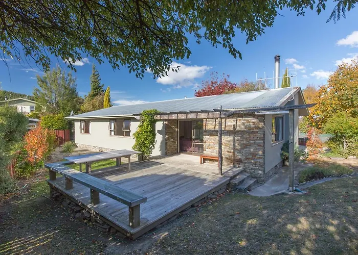 Kowhai Cottage - Wanaka Holiday Home